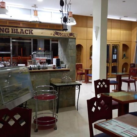 Ryad Tetouan Aeroport Екстериор снимка